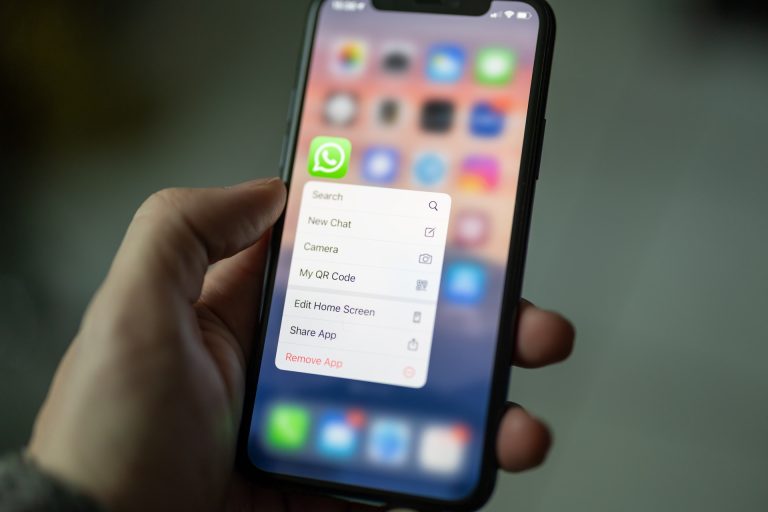 5 Aplikasi Bikin Stiker Whatsapp Termudah dan Gratis